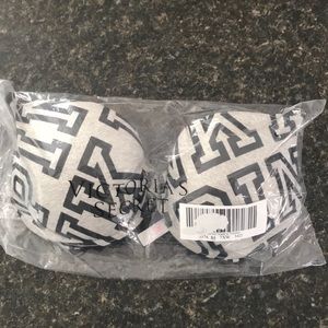 Victoria’s Secret PINK bra